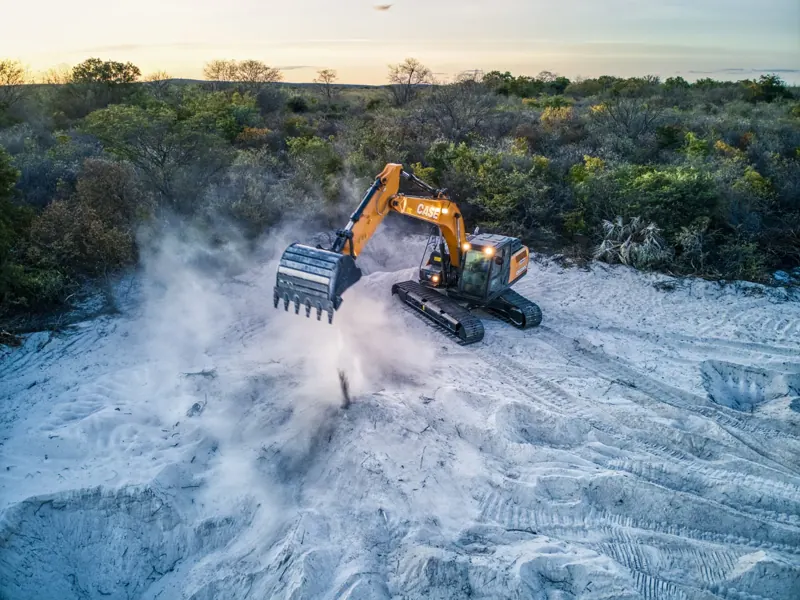 Escavadeira em movimentação na areia — Areial Fazenda Nova, Xique-Xique – BA